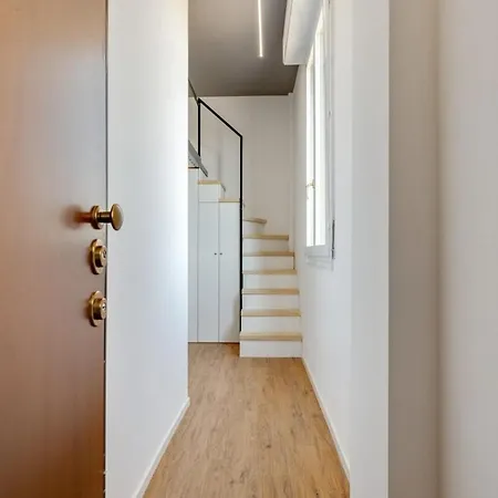 Homeby - Cozy Studio Penthouse Apartment *