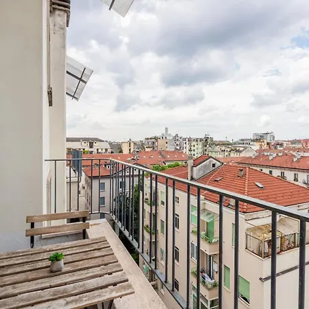 Homeby - Cozy Studio Penthouse Apartment Milan