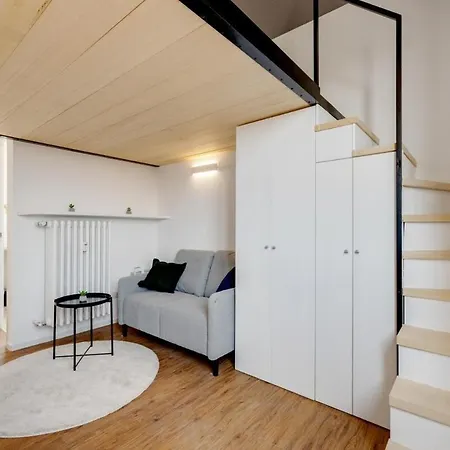 Homeby - Cozy Studio Penthouse Apartment