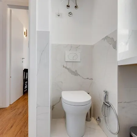 Homeby - Cozy Studio Penthouse Apartment Milan