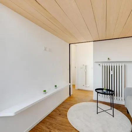 Homeby - Cozy Studio Penthouse Apartment